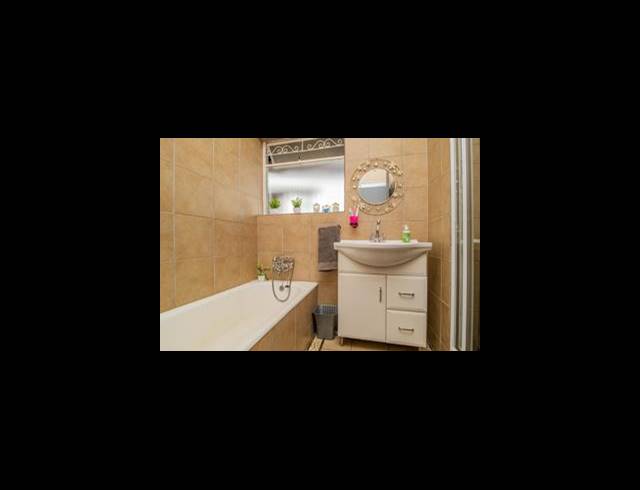5 BEDROOM FREESTANDING FOR SALE IN GLEN MARAIS